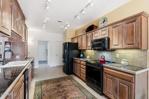 Kitchen - 5851 E Blue Oak Ct, Hereford, AZ 85615 photo 4 of 5