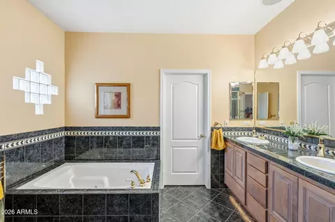 Bath - 5851 E Blue Oak Ct, Hereford, AZ 85615 photo 1 of 3