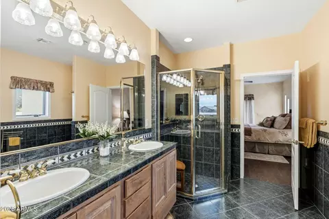 Bath - 5851 E Blue Oak Ct, Hereford, AZ 85615 photo 2 of 3