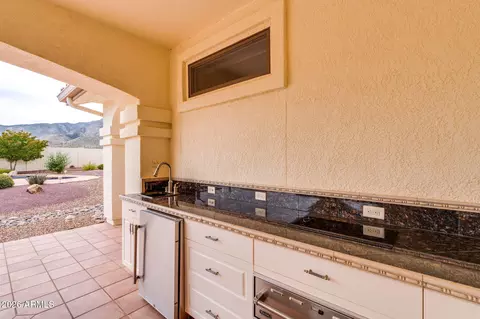 Kitchen - 5851 E Blue Oak Ct, Hereford, AZ 85615 photo 5 of 5