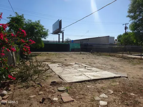 Exterior - 2821 E Adams St, Phoenix, AZ 85034 photo 3 of 6