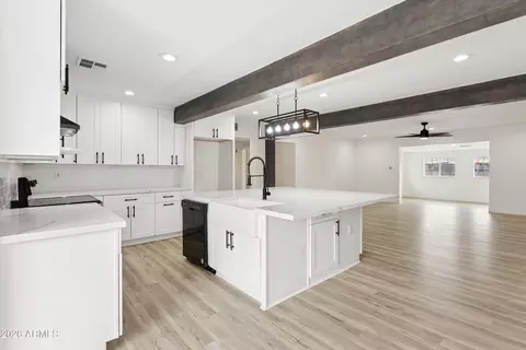 Kitchen - 7201 N 16th Dr, Phoenix, AZ 85021 photo 2 of 4