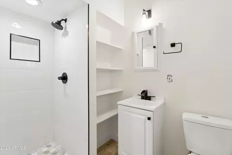 Bath - 7201 N 16th Dr, Phoenix, AZ 85021 photo 5 of 5