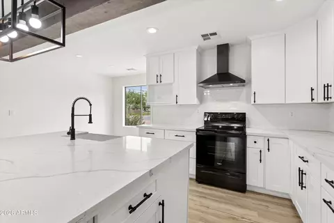 Kitchen - 7201 N 16th Dr, Phoenix, AZ 85021 photo 3 of 4