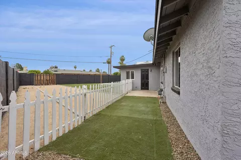 Exterior - 7201 N 16th Dr, Phoenix, AZ 85021 photo 4 of 8
