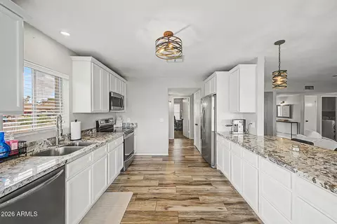 Kitchen - 3907 E Windrose Dr, Phoenix, AZ 85032 photo 4 of 6