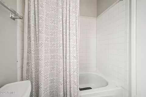 Bath - 3907 E Windrose Dr, Phoenix, AZ 85032 photo 4 of 4