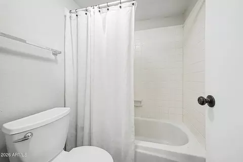 Bath - 3907 E Windrose Dr, Phoenix, AZ 85032 photo 2 of 4