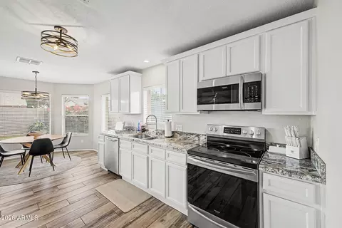 Kitchen - 3907 E Windrose Dr, Phoenix, AZ 85032 photo 6 of 6