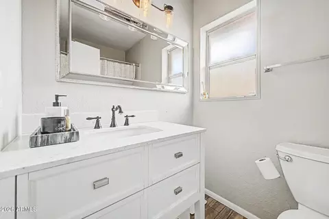 Bath - 3907 E Windrose Dr, Phoenix, AZ 85032 photo 3 of 4