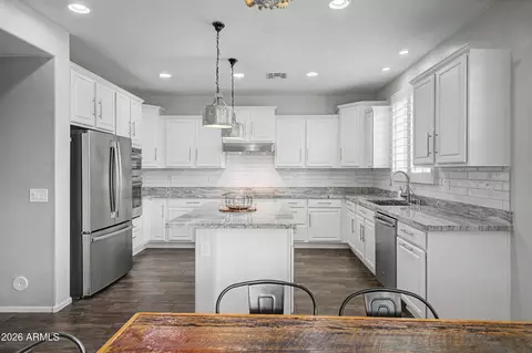 Kitchen - 5103 S Moccasin Trl, Gilbert, AZ 85298 photo 2 of 4