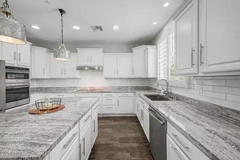 Kitchen - 5103 S Moccasin Trl, Gilbert, AZ 85298 photo 3 of 4