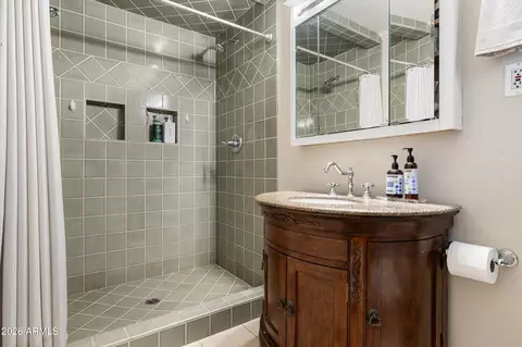 Bath - 7540 N 7th Ave, Phoenix, AZ 85021 photo 1 of 2