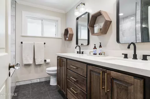 Bath - 7540 N 7th Ave, Phoenix, AZ 85021 photo 2 of 2