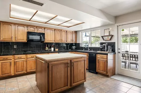 Kitchen - 7540 N 7th Ave, Phoenix, AZ 85021 photo 3 of 4