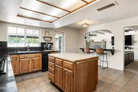 Kitchen - 7540 N 7th Ave, Phoenix, AZ 85021 photo 2 of 4