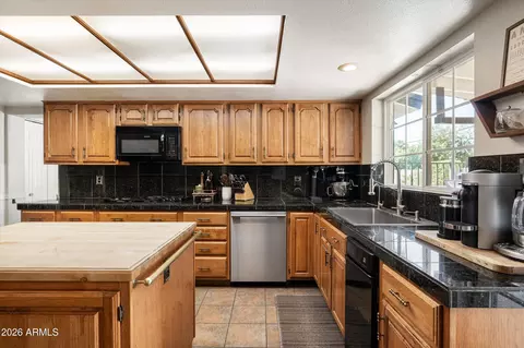Kitchen - 7540 N 7th Ave, Phoenix, AZ 85021 photo 4 of 4