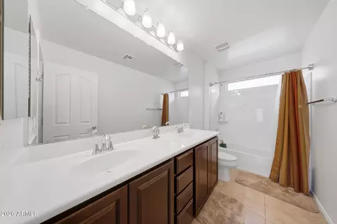 Bath - 1985 E Hazeltine Way, Gilbert, AZ 85298 photo 2 of 3
