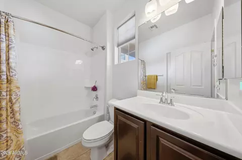 Bath - 1985 E Hazeltine Way, Gilbert, AZ 85298 photo 1 of 3