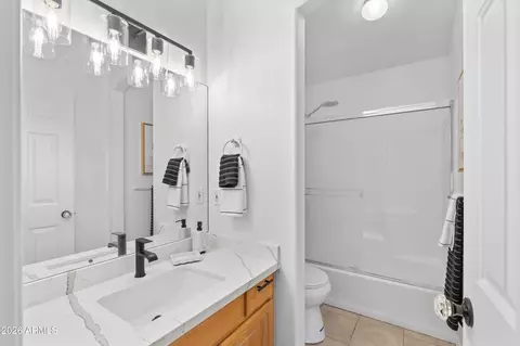 Bath - 218 E Mohawk Dr, Flagstaff, AZ 86005 photo 3 of 4