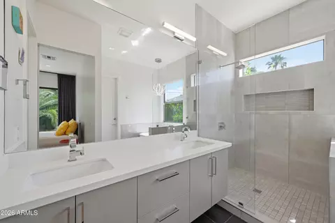 Bath - 2935 E Mulberry Dr, Phoenix, AZ 85016 photo 1 of 4