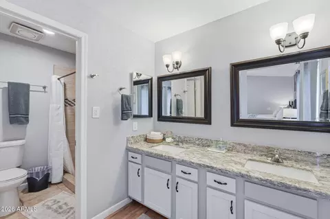 Bath - 4822 N 64 Dr, Phoenix, AZ 85033 photo 2 of 3