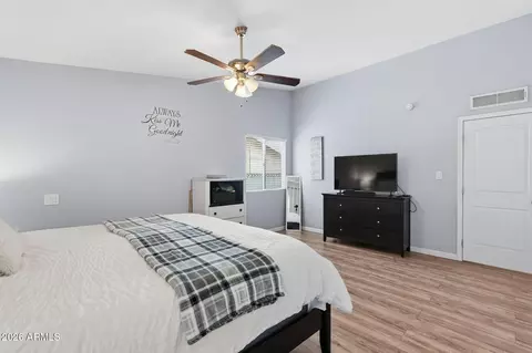 Bedroom - 4822 N 64 Dr, Phoenix, AZ 85033 photo 4 of 6