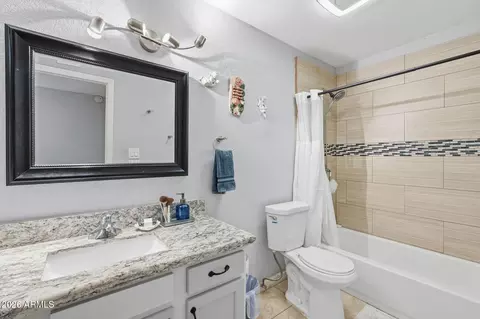 Bath - 4822 N 64 Dr, Phoenix, AZ 85033 photo 1 of 3