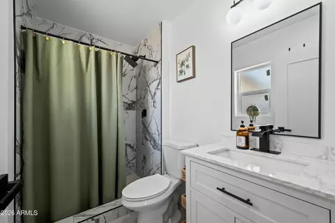 Bath - 3221 E Andorra Dr, Phoenix, AZ 85032 photo 2 of 2