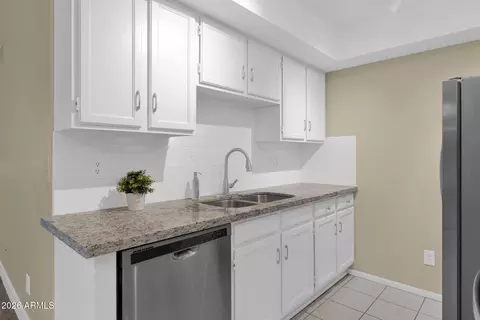 Kitchen - 5136 Evergreen St #1006, Mesa, AZ 85205 photo 2 of 3