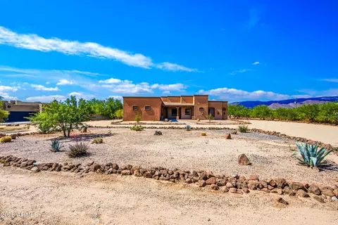 43811 N 18th St, New River, AZ 85087