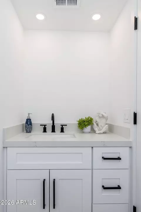 Bath - 4530 E Rhonda Dr, Phoenix, AZ 85018 photo 2 of 3