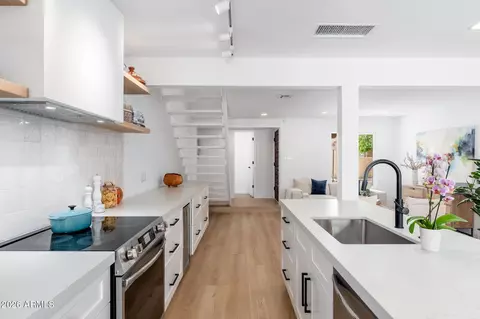 Kitchen - 4530 E Rhonda Dr, Phoenix, AZ 85018 photo 2 of 3