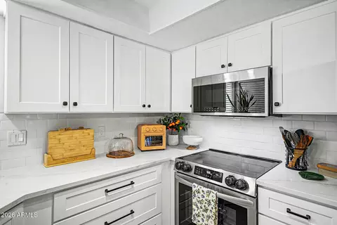 Kitchen - 2455 E Broadway Rd #65, Mesa, AZ 85204 photo 4 of 5