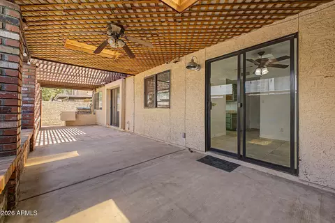 Exterior - 2518 E Shaw Butte Dr, Phoenix, AZ 85028 photo 2 of 4