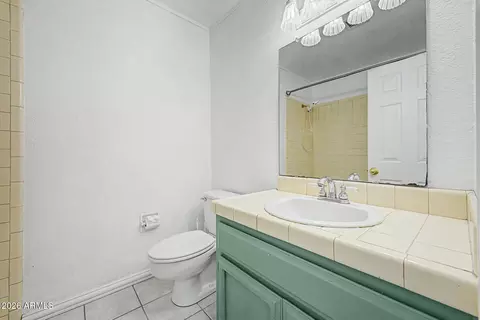 Bath - 2518 E Shaw Butte Dr, Phoenix, AZ 85028 photo 3 of 3