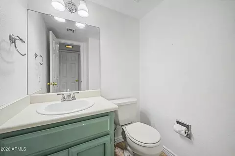 Bath - 2518 E Shaw Butte Dr, Phoenix, AZ 85028 photo 1 of 3