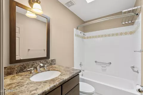 Bath - 735 E Gardenia Dr, Phoenix, AZ 85020 photo 1 of 5