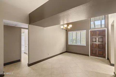Entry Way - 735 E Gardenia Dr, Phoenix, AZ 85020 photo 2 of 3
