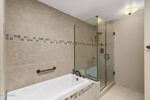 Bath - 735 E Gardenia Dr, Phoenix, AZ 85020 photo 4 of 5