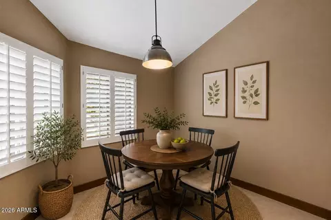 Dining - 735 E Gardenia Dr, Phoenix, AZ 85020 photo 2 of 2