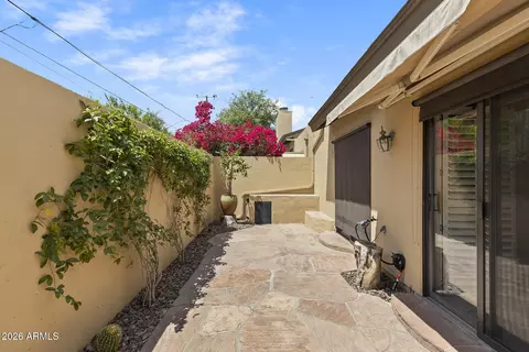 Exterior - 735 E Gardenia Dr, Phoenix, AZ 85020 photo 6 of 13