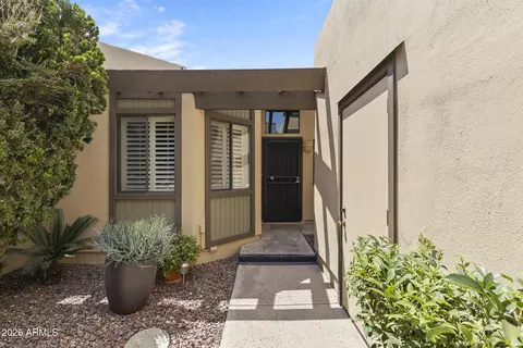 Exterior - 735 E Gardenia Dr, Phoenix, AZ 85020 photo 2 of 13