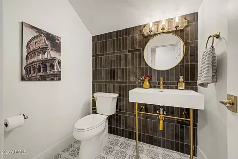 Bath - 17035 N 43rd Pl, Phoenix, AZ 85032 photo 1 of 4