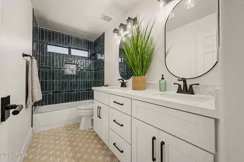 Bath - 17035 N 43rd Pl, Phoenix, AZ 85032 photo 4 of 4