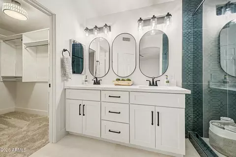 Bath - 17035 N 43rd Pl, Phoenix, AZ 85032 photo 3 of 4