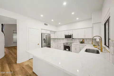 Kitchen - 17035 N 43rd Pl, Phoenix, AZ 85032 photo 3 of 3
