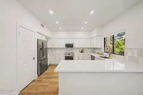 Kitchen - 17035 N 43rd Pl, Phoenix, AZ 85032 photo 2 of 3