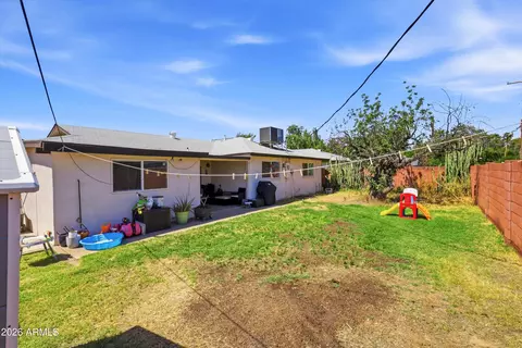 Exterior - 2052 W Marlette Ave, Phoenix, AZ 85015 photo 4 of 4