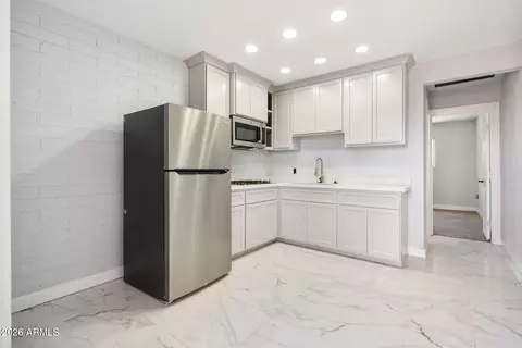Kitchen - 9044 N 16th Dr, Phoenix, AZ 85021 photo 3 of 3